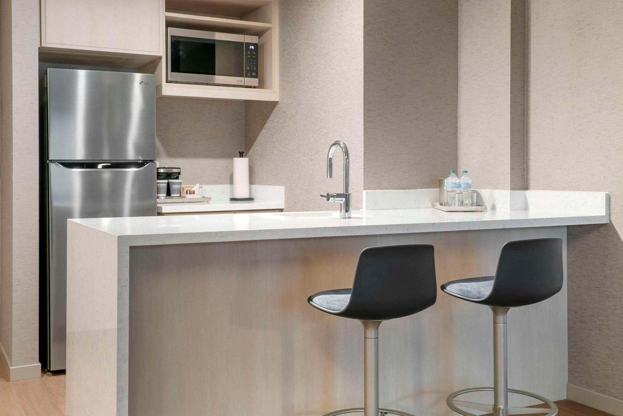 Radisson Plaza Hotel And Suites קלמזו מראה חיצוני תמונה