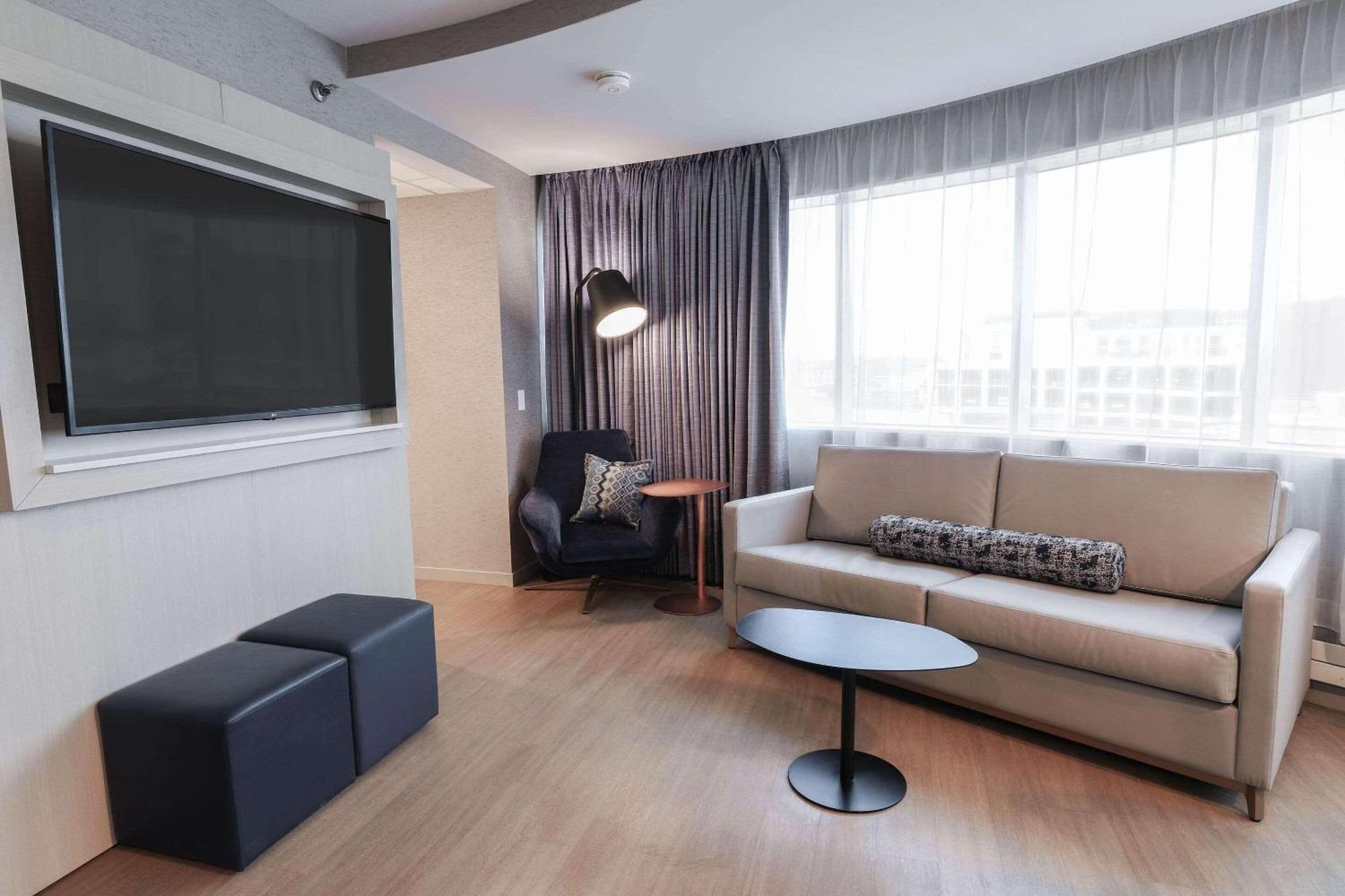 Radisson Plaza Hotel And Suites קלמזו מראה חיצוני תמונה